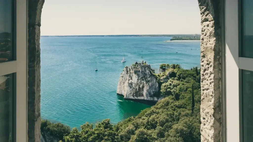Praktičan vodič za crnogorske kreatore: kako pronaći, kontaktirati i sklopiti saradnju sa brendovima iz Bahreina na LinkedInu radi planova putovanja.