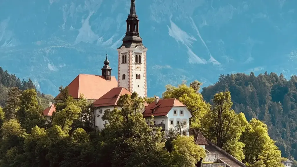 Praktčan vodič za kreatore u Crnoj Gori: kako pronaći, kontaktirati i ući u brand ambassador programe bugarskih brendova putem Reddita.